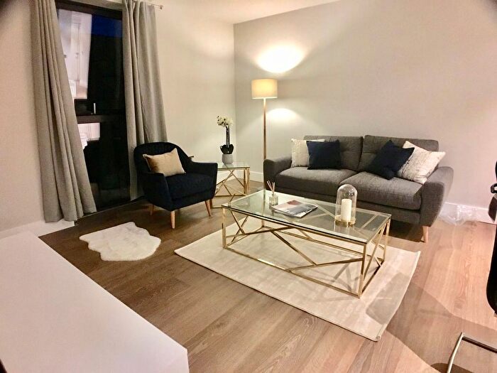 2 Bedroom Flat To Rent In St. Josephs Street, London, SW8