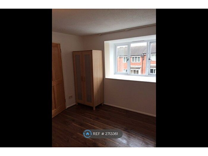 Studio To Rent In Cambridge Gardens, London, N10