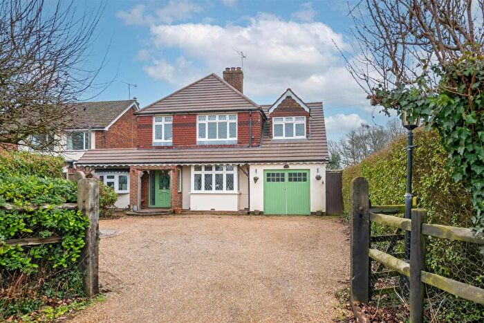 4 Bedroom Detached House For Sale In Chapel Road, RH6