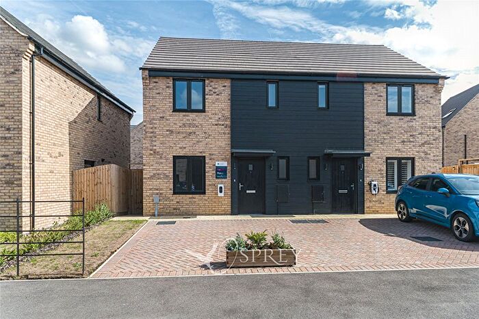 3 Bedroom Semi-Detached House To Rent In Cotton Close, Oundle, Peterborough, PE8