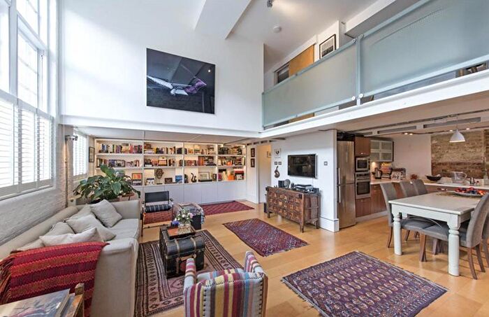 2 Bedroom Apartment To Rent In Hall Road, St Johns Wood, London, NW8