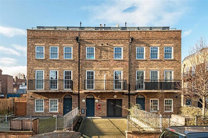 2 Bedroom Flat For Sale In St. Agnes Place, Kennington, SE11