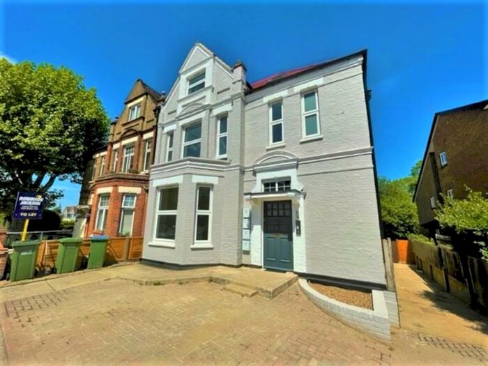 3 Bedroom Flat To Rent In Sidcup Road, London, SE9