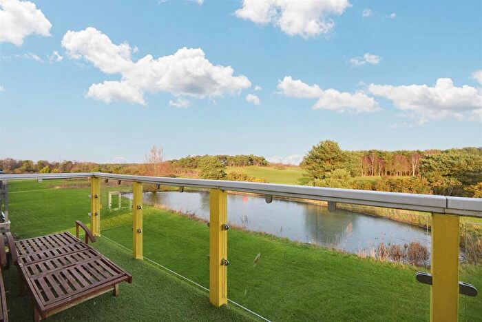 2 Bedroom Detached House For Sale In Fairway Lakes, Caldecott Hall, Fritton, Great Yarmouth, NR31