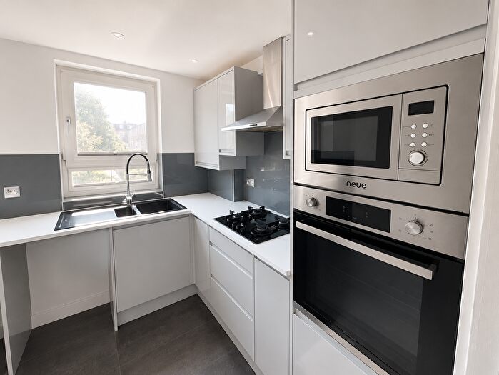 2 Bedroom Terraced House To Rent In Lyneham Walk, London, E5