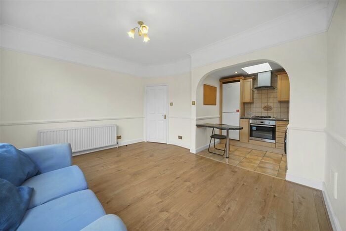 2 Bedroom Flat For Sale In Finchley Road, London, NW3