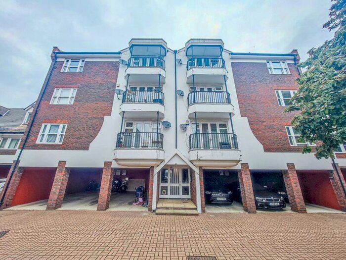 2 Bedroom Flat To Rent In Waldair Court, Barge House Road, E16