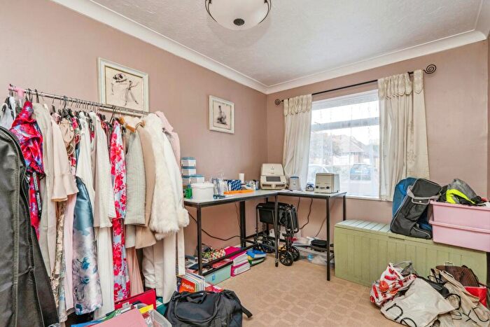 4 Bedroom Bungalow For Sale In Morelands Road, Waterlooville, Hampshire, PO7