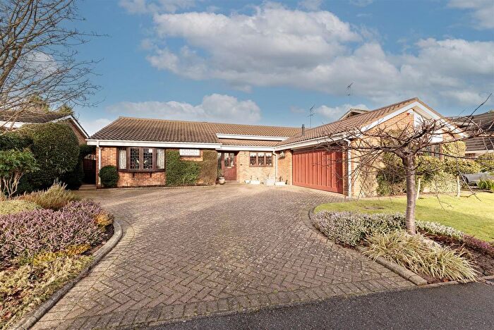 4 Bedroom Detached Bungalow For Sale In Hawsley Road, Harpenden, AL5