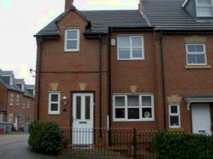 3 Bedroom Terraced House To Rent In Union Street, Kettering, NN16