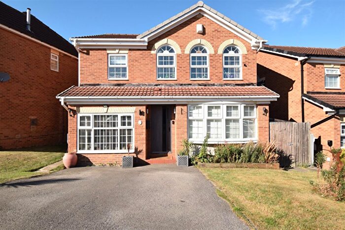 4 Bedroom Detached House To Rent In Lindale Grove, Wakefield, WF2