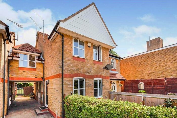 1 Bedroom Flat To Rent In St. Clements Close, Northfleet, Gravesend, Kent, DA11