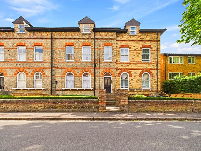 2 Bedroom Flat To Rent In Queens Road, Twickenham, TW1