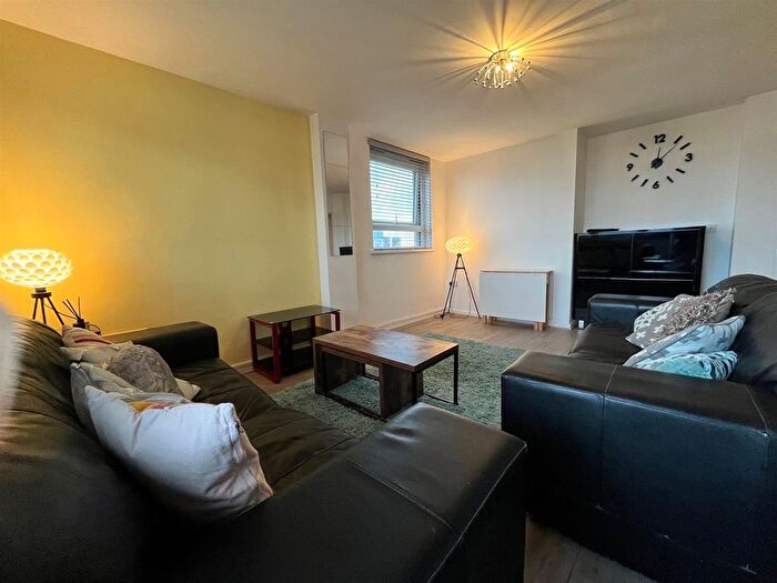 2 Bedroom Flat To Rent In Black Friar Court, St. Simon Street, Salford, M3