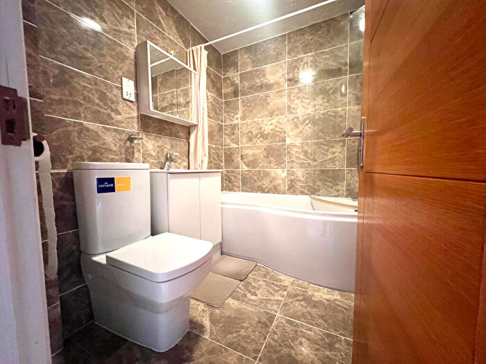 2 Bedroom Flat To Rent In Cuthberga Close, Barking, IG11