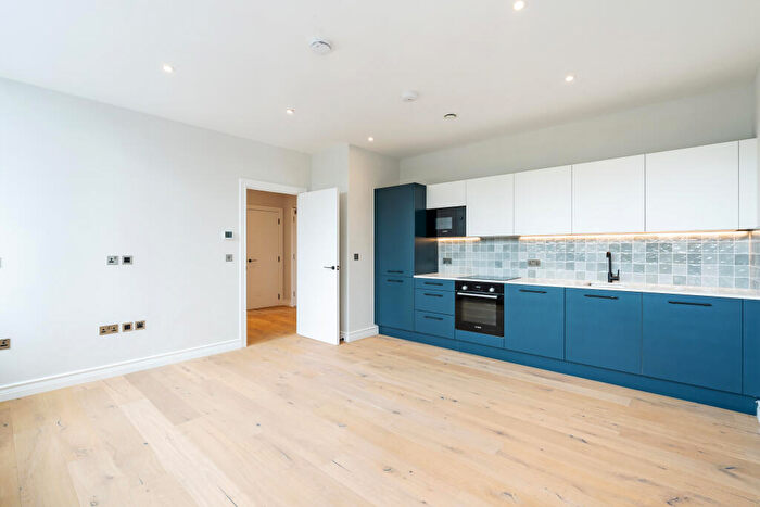 1 Bedroom Flat To Rent In Littleworth Road, Esher, Surrey, KT10