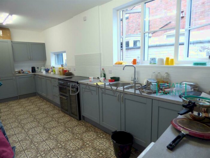 6 Bedroom Detached House To Rent In Sykefield Avenue, Leicester, LE3