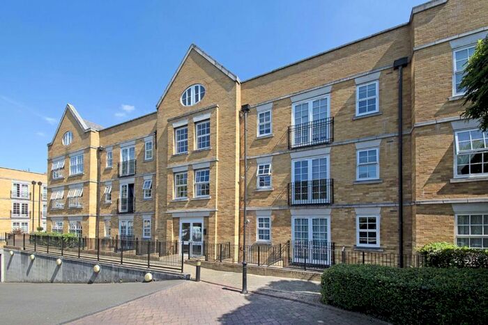 2 Bedroom Flat To Rent In Twickenham Road, Isleworth, TW7