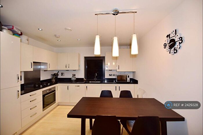 2 Bedroom Flat To Rent In Walnut Tree Close, Guildford, GU1