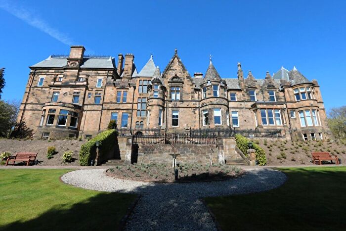 3 Bedroom Flat To Rent In Rawcliffe Gardens, Glasgow, G41