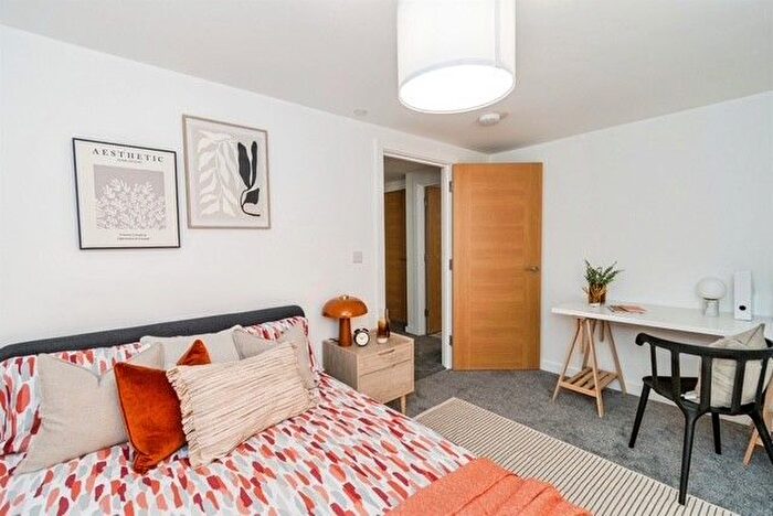 3 Bedroom Flat To Rent In Back Of The Walls, Southampton, SO14