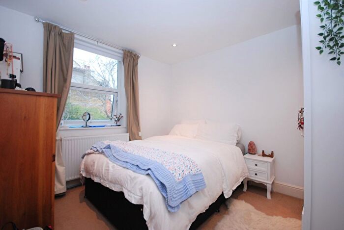 2 Bedroom Flat To Rent In Trinity Road, Balham, SW17
