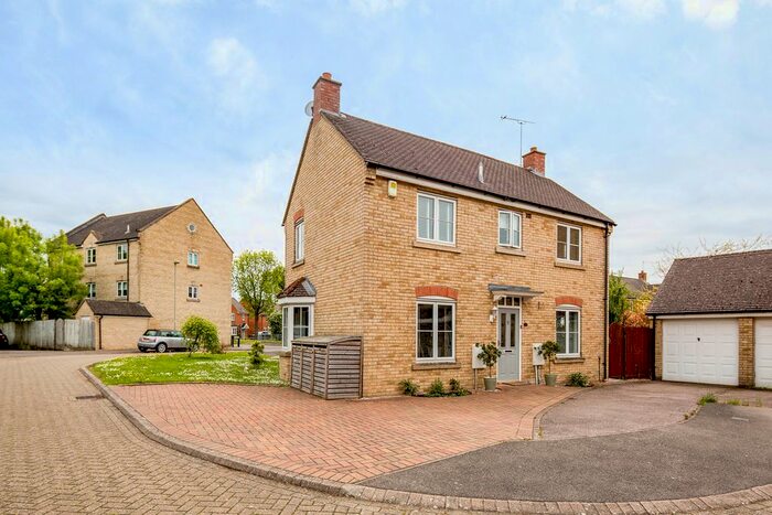 3 Bedroom Semi-Detached House To Rent In Corncrake Way, Bicester OX26