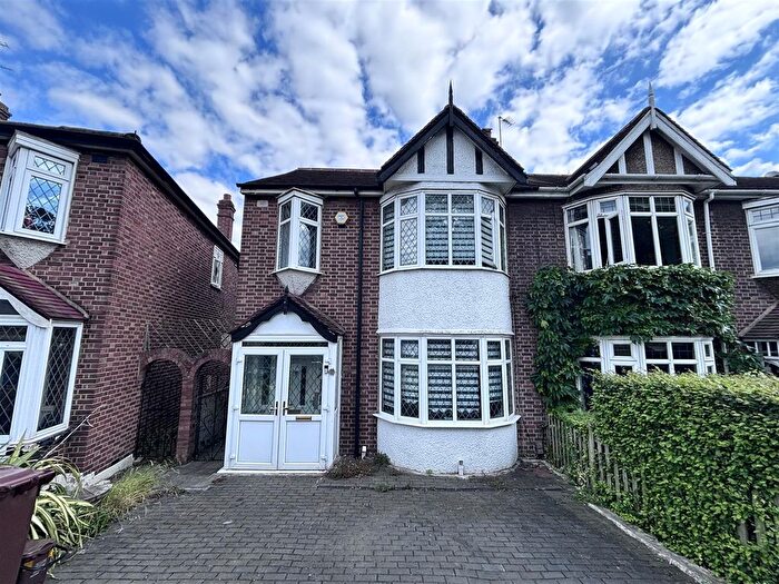 4 Bedroom End Of Terrace House To Rent In Larkshall Road, London, E4