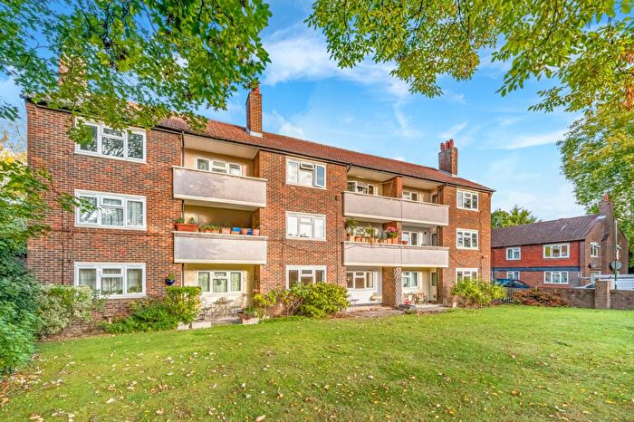 1 Bedroom Flat For Sale In Brick Farm Close, Richmond, TW9