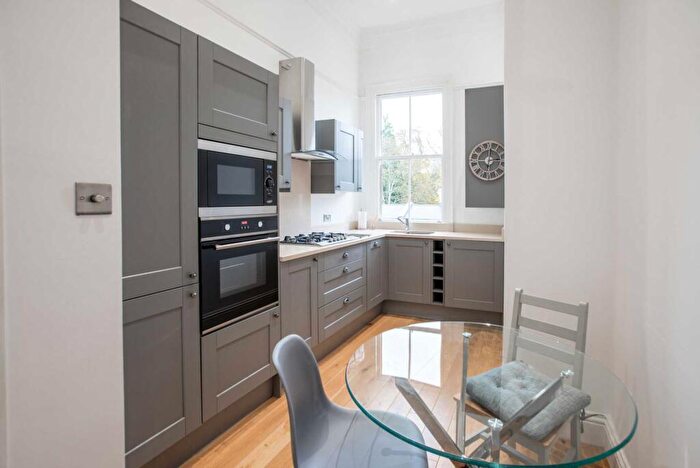 2 Bedroom Apartment To Rent In Henrietta Street, Bath, BA2