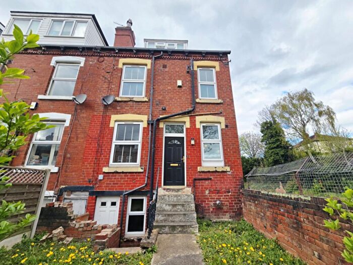 2 Bedroom End Of Terrace House For Sale In Beechwood Walk, Burley, Leeds, LS4