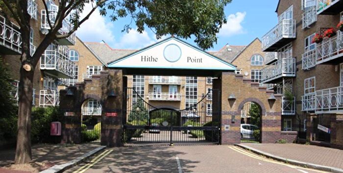 3 Bedroom Apartment To Rent In Eleanor Close, Canada Water London, SE16