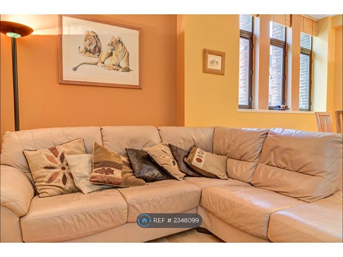 3 Bedroom Flat To Rent In Prescot Street, London, E1