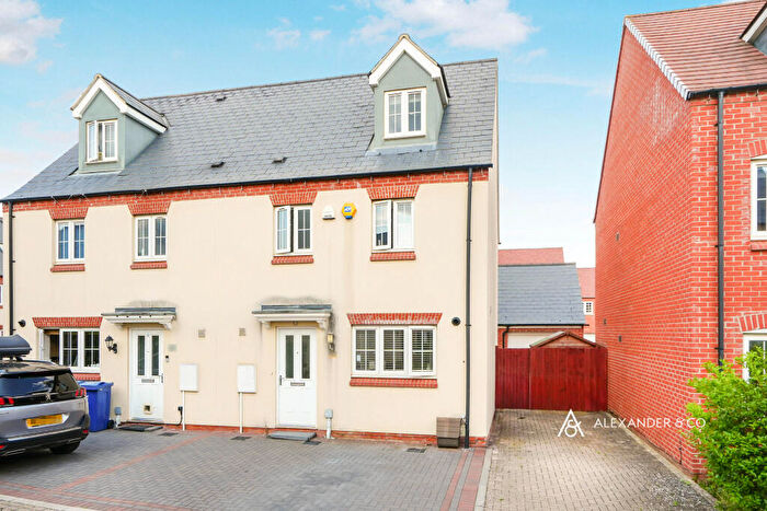 4 Bedroom Semi-Detached House To Rent In Fontwell Road, Bicetser, OX26