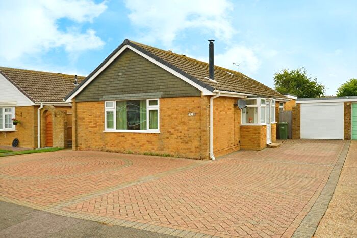4 Bedroom Bungalow For Sale In The Fairway, Dymchurch, Romney Marsh, TN29