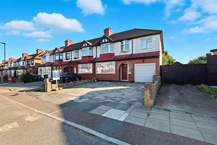 4 Bedroom End Of Terrace House For Sale In Ascot Gardens, Enfield, EN3