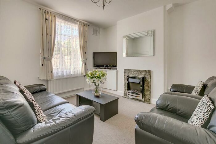 3 Bedroom House To Rent In Moon Street, London, N1