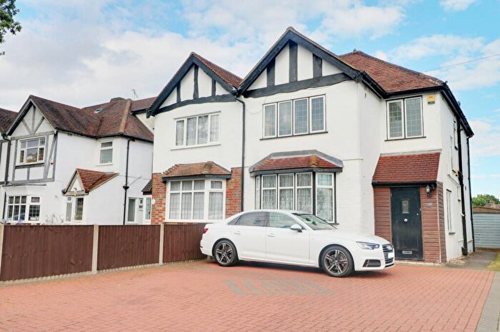 3 Bedroom Semi-Detached House To Rent In Coulsdon Road, Coulsdon, CR5