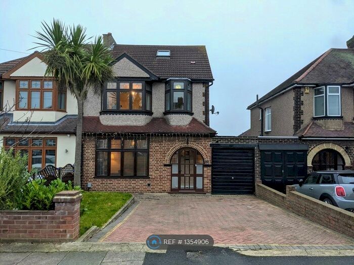 4 Bedroom Semi-Detached House To Rent In Westwood Lane, Welling, DA16