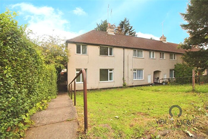 3 Bedroom Semi-detached House For Sale In Dellfield, St. Albans, Hertfordshire, AL1