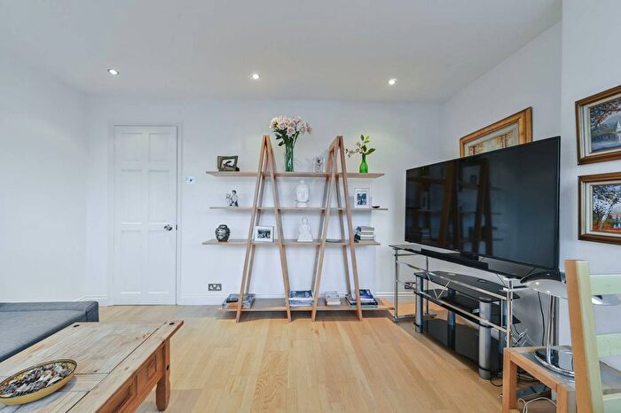 1 Bedroom Flat To Rent In Kemp House, Soho, London, W1F