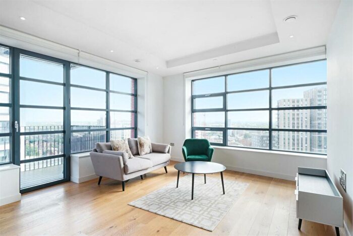 2 Bedroom Apartment To Rent In Defoe House, City Island Way, E14