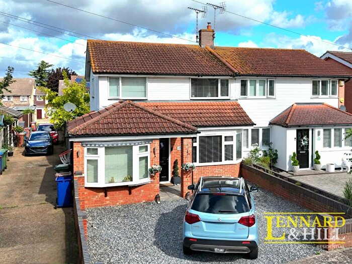 4 Bedroom Semi-Detached House For Sale In The Green, Orsett, RM16