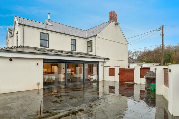 3 Bedroom Semi-Detached House For Sale In Bryn Road, Pontlliw, Swansea, SA4