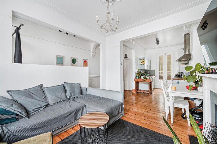 2 Bedroom Flat For Sale In Chaucer Road, Poets Corner, Acton, London, W3