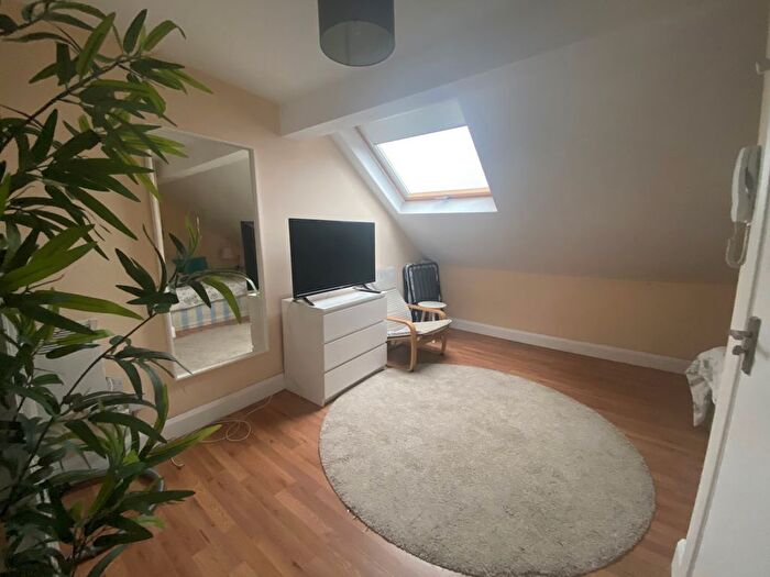 Studio To Rent In Oaklands Road, Cricklewood, NW2