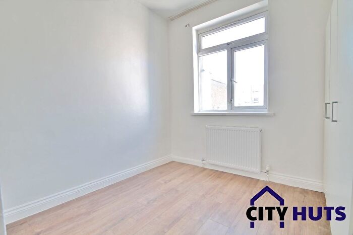 3 Bedroom Flat To Rent In Homerton High Street, Hackney, E9