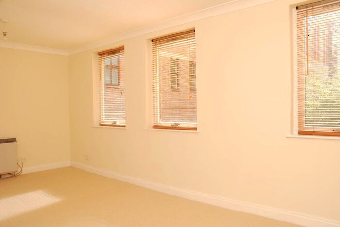 2 Bedroom Flat To Rent In Martyr Road, Guildford, GU1