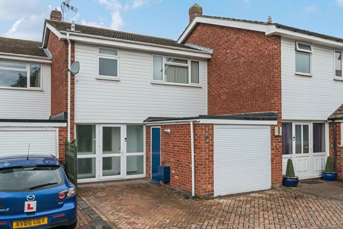 3 Bedroom Terraced House To Rent In Thame Park Road, Thame, OX9