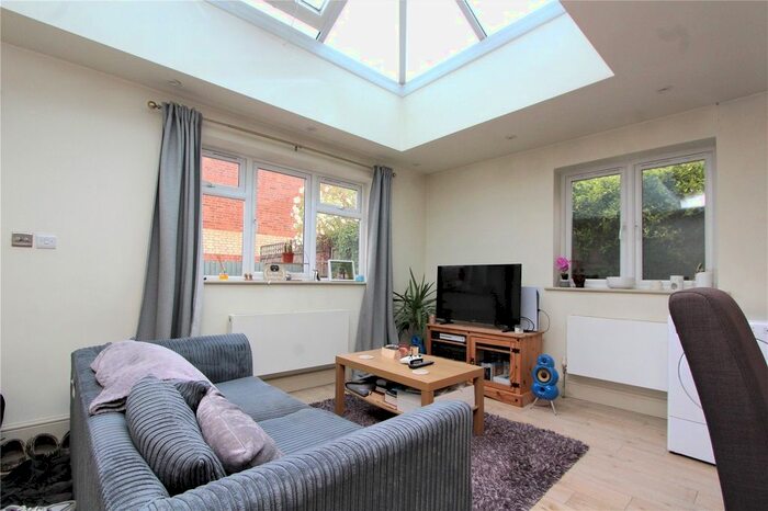 2 Bedroom Flat To Rent In Fortis Green, East Finchley, N2